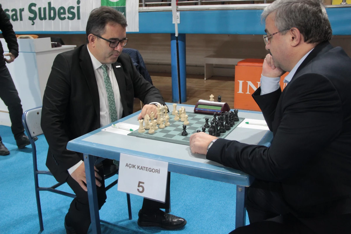 Afyonkarahisar\'da 265 sporcunun katıldığı satranç turnuvası başladı