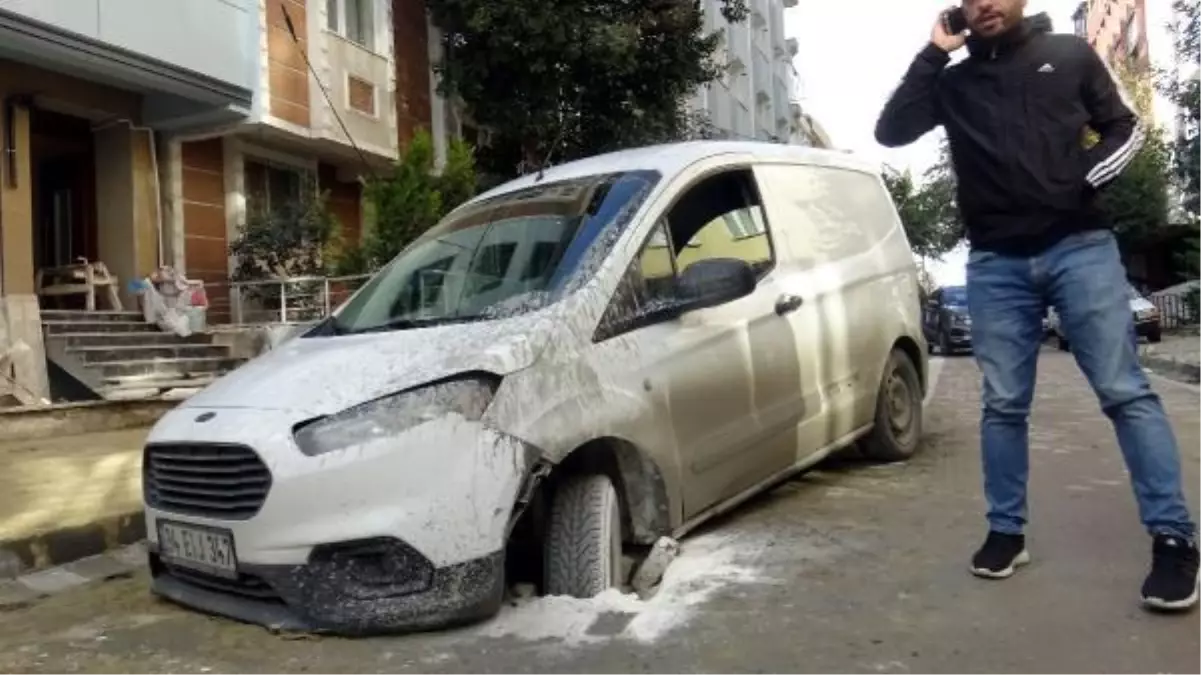 AVCILAR\'DA YOL ÇÖKTÜ, SÜRÜCÜ YARALANDI