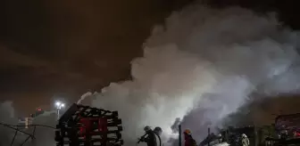 Beylikdüzü'nde tır parkında yangın: 4 tır kullanılamaz hale geldi