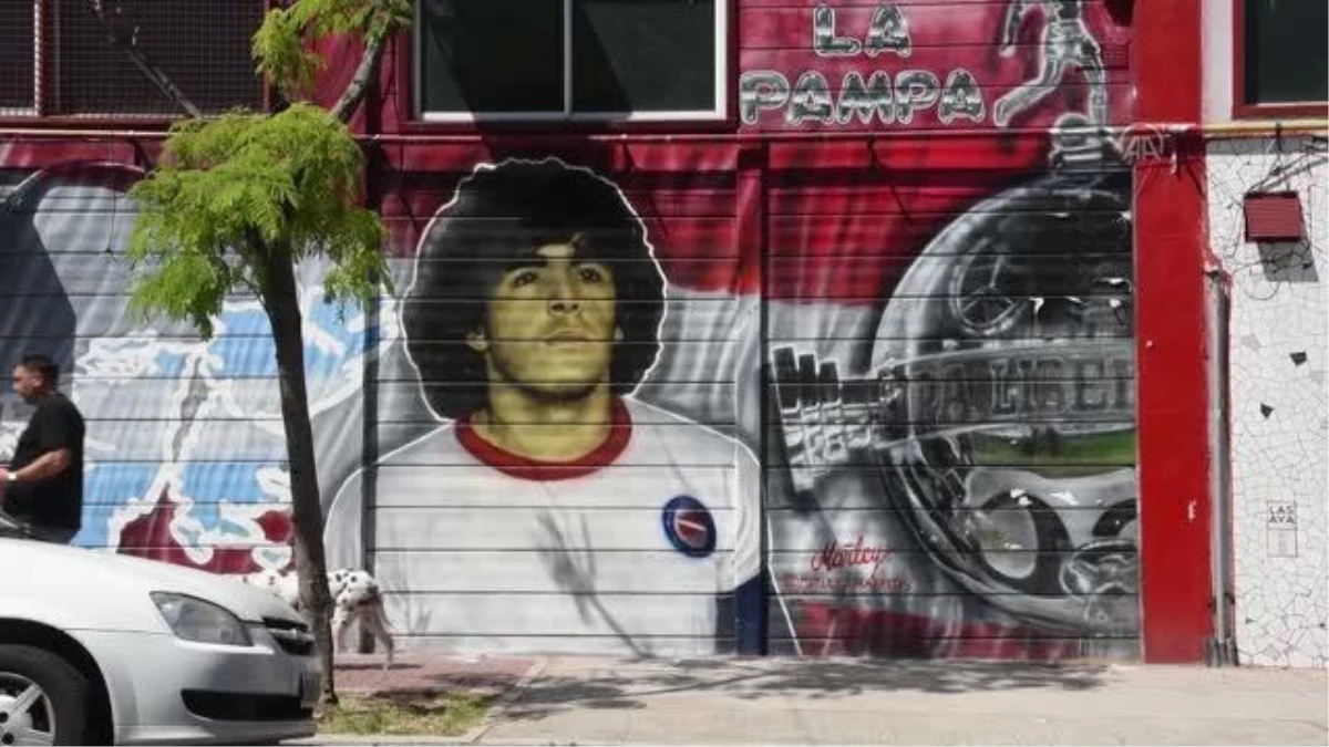 BUENOS AİRES - Arjantinli efsane futbolcu Maradona\'nın ikinci ölüm yıldönümü