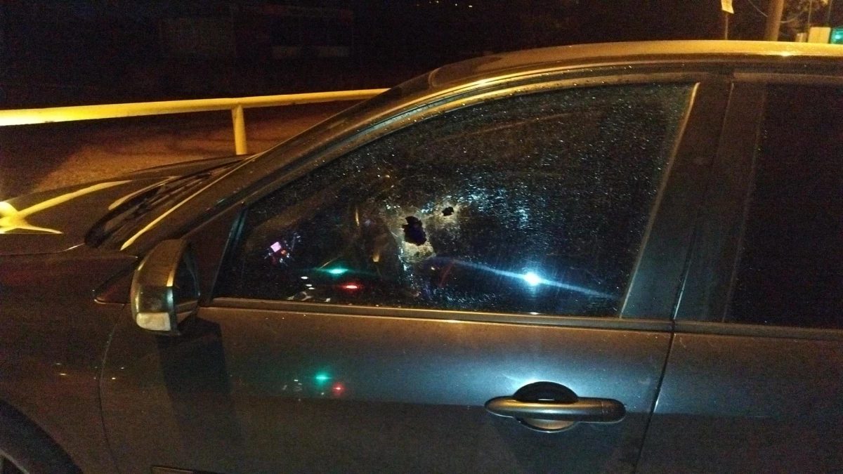 Bursa\'da trafik ışıklarında silahlı saldırıya uğrayan sürücü hastaneye kaldırıldı