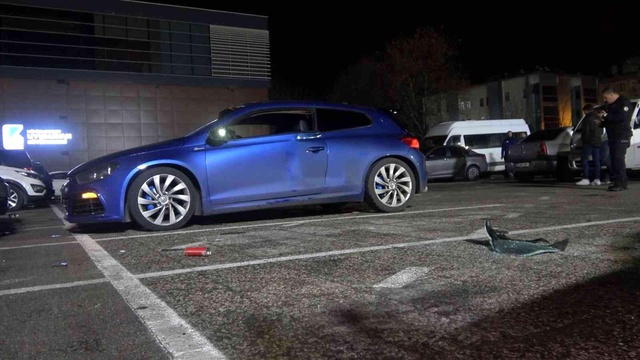 Arkadaşların bulunduğu araçta çakmak gazı patladı: 3 yaralı Arkadaşların bulunduğu araçta çakmak gazı patladı: 3 yaralı