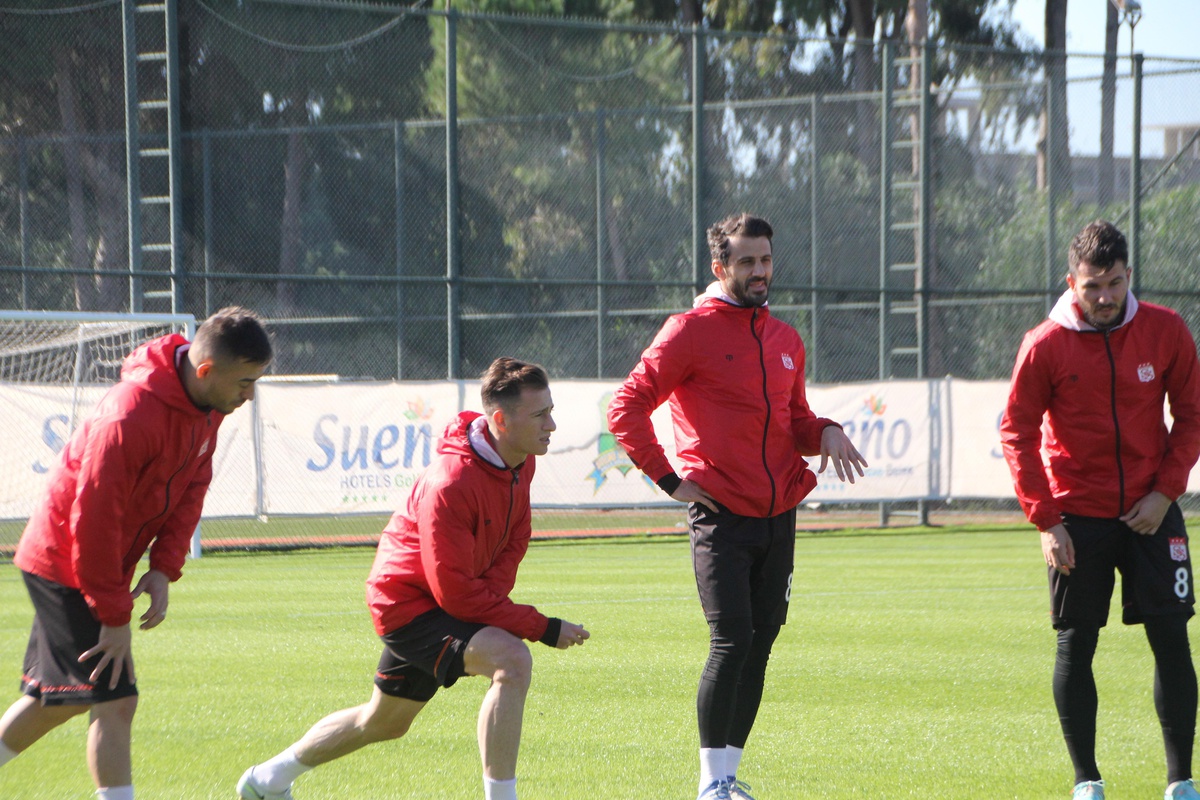 Demir Grup Sivasspor, Antalya\'da kampa girdi