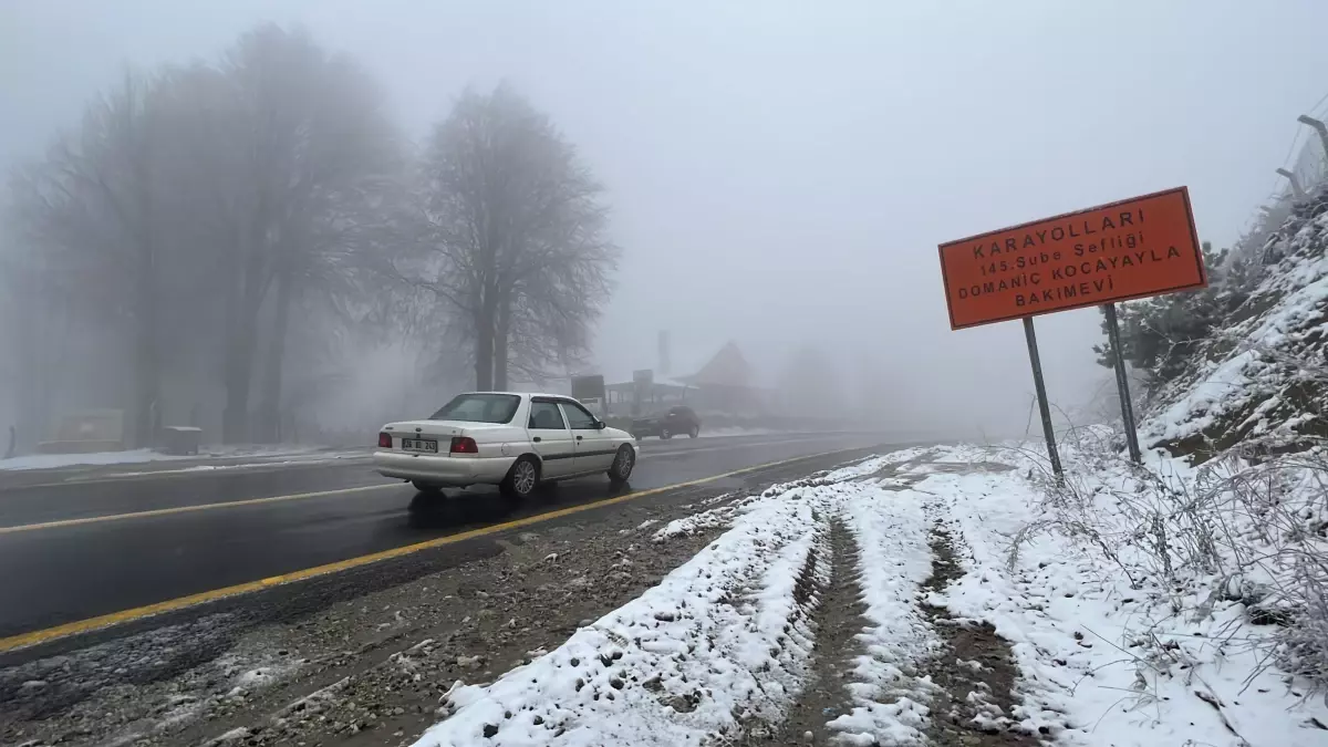 Domaniç Dağları'nda kar etkili oldu