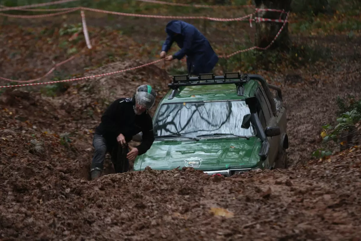 Düzce\'de off-road sporcuları afet gönüllüleri için yarıştı