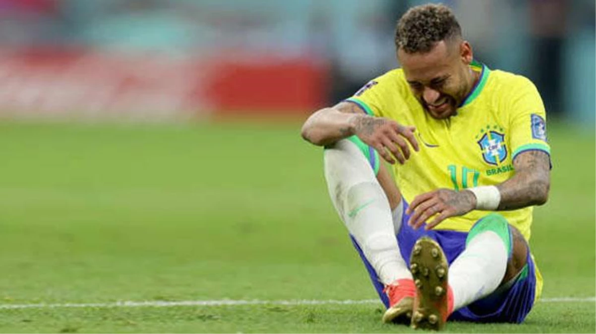Brezilyalı yıldız futbolcu Neymar, yaşadığı sakatlık sonrası ayağının içler acısı halini paylaştı