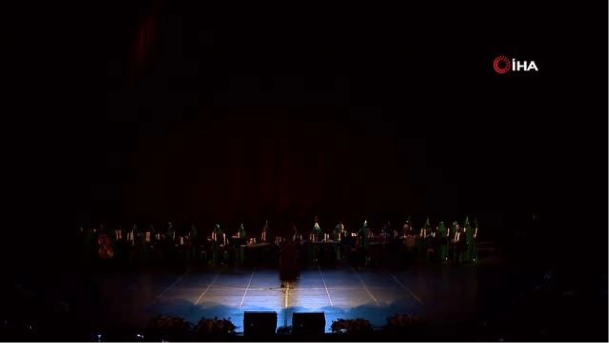 İstanbul\'da 140 öğretmen usta isimlerle birlikte konser verdi