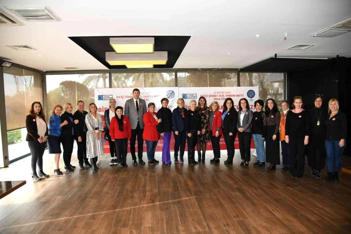 Kadıköy Belediyesi ile Türkiye Kadın Dernekleri Federasyonu arasında "Ev İçi Şiddet Acil Yardım Hattı" protokol imzası atıldı