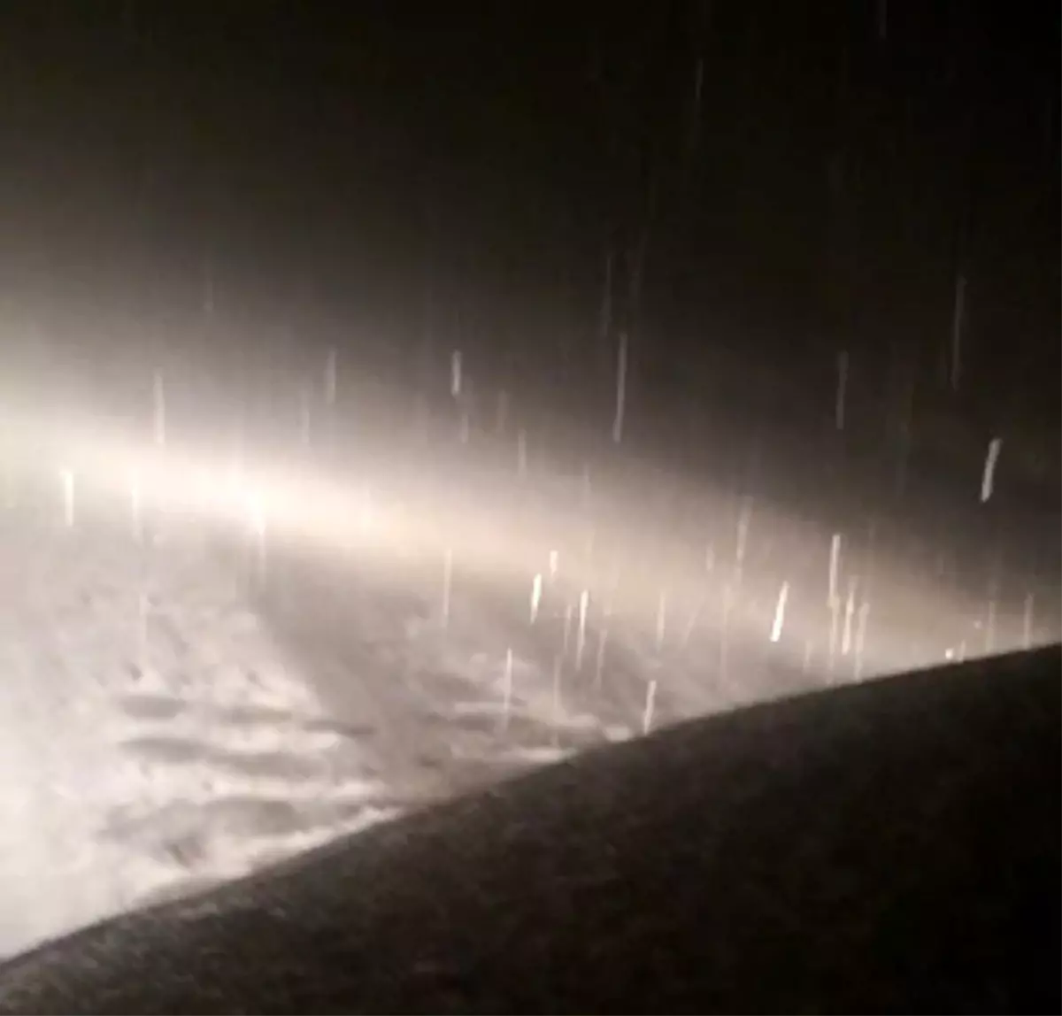 Kartepe'ye mevsimin ilk karı düştü