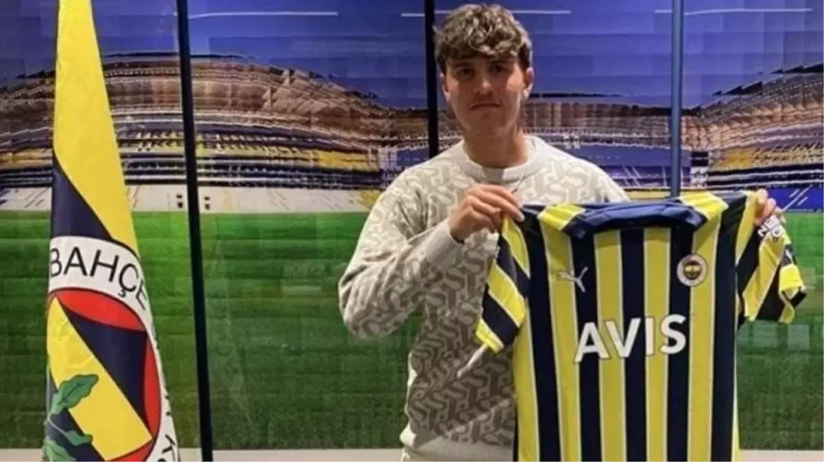 Fenerbahçe\'den sürpriz hamle! Genç yıldız adayı resmi imzayı attı
