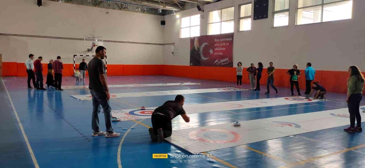 Köyceğiz\'de öğretmenler arasında Floor Curling turnuvası yapıldı