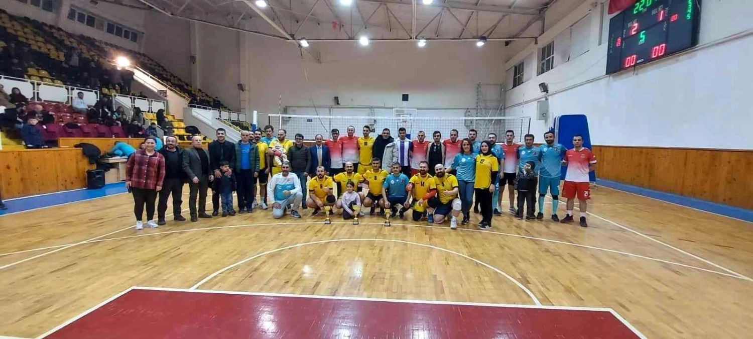 Kurumlar arasında düzenlenen 29 Ekim Cumhuriyet Bayramı Voleybol Turnuvası tamamlandı