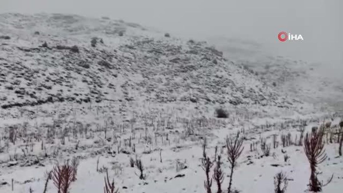 Malatya'da kent merkezinde yağmur yüksek kesimlerde kar yağışı