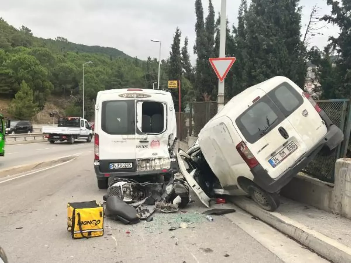 MALTEPE\'DE TAKLA ATAN ARACIN ALTINDA KALMAKTAN SON ANDA KURTULDU