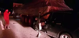 Otoyolda tıra arkadan çarpan otomobildeki karı koca yaralandı