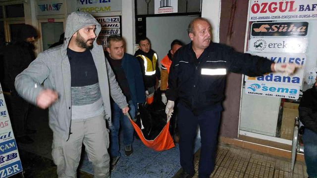 Samsun'da silahlı saldırıda 2 kişi öldü, 3 kişi yaralandı Samsun'da silahlı saldırıda 2 kişi öldü, 3 kişi yaralandı