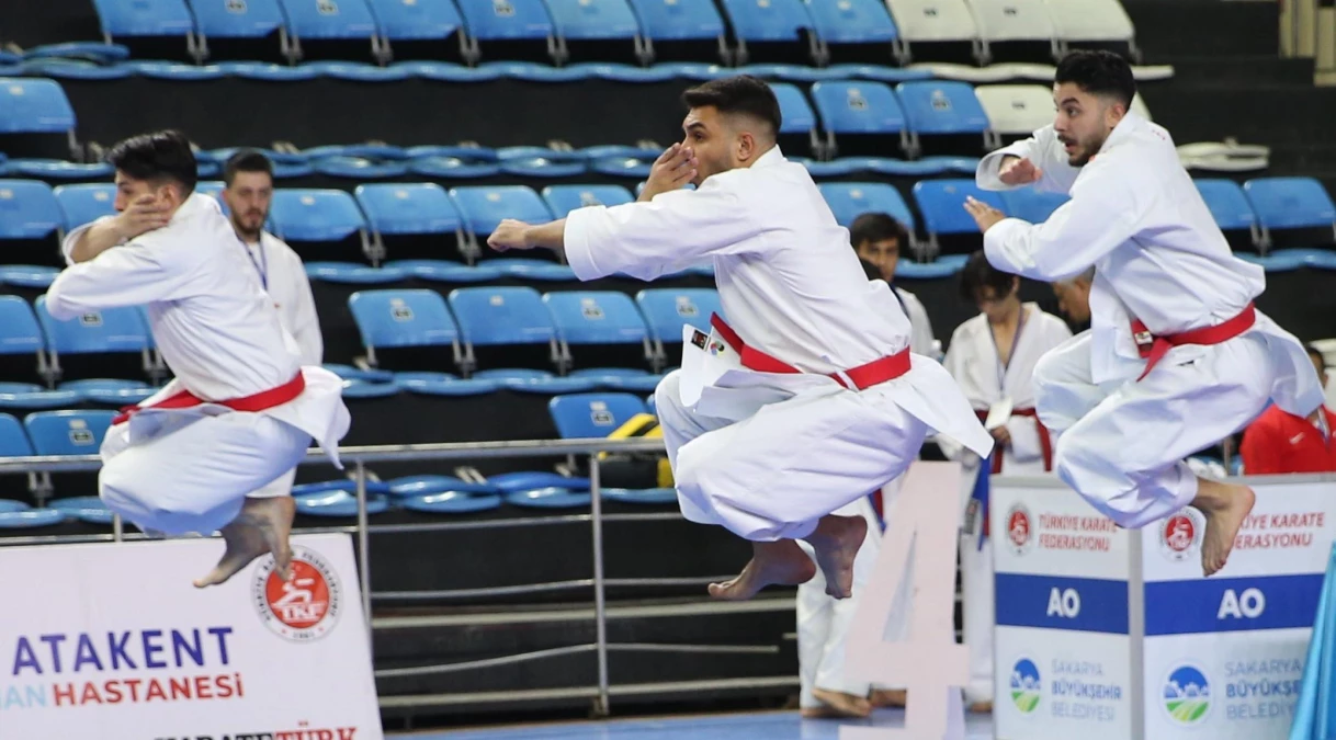 Türkiye Kulüplerarası Büyükler Takım Karate Şampiyonası sürüyor