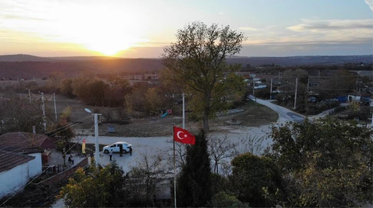 Edirne\'nin Bulgaristan sınırındaki köyü ülkenin dört bir yanından akına uğradı! Köyde boş ev kalmadı