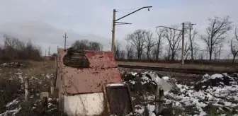 Ukrayna'da Rus saldırılarında hasar gören demir yolu hatları onarılıyor