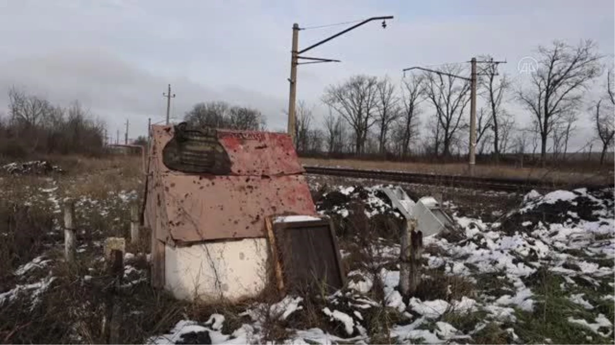 Ukrayna\'da Rus saldırılarında hasar gören demir yolu hatları onarılıyor