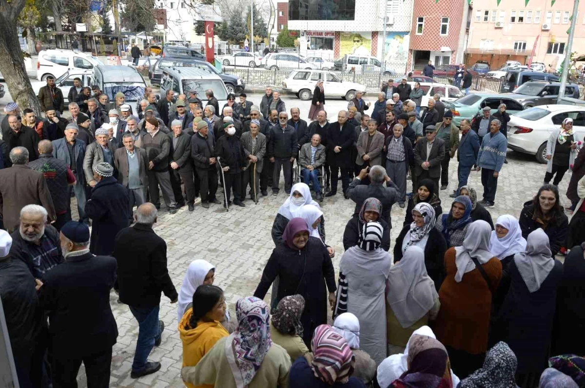 Umreciler dualarla uğurlandı