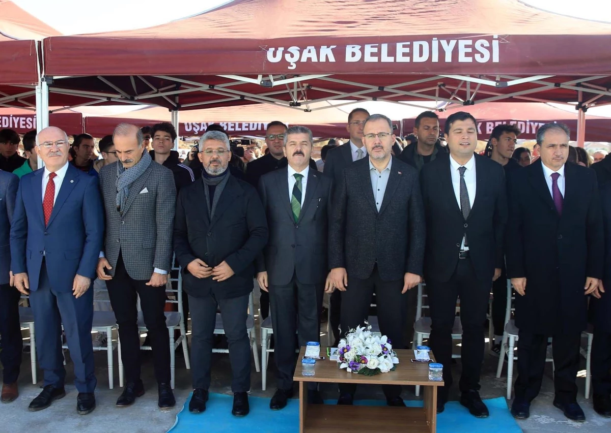 Bakan Kasapoğlu, trafik kazasında ölen Osmaniyespor taraftarı için başsağlığı diledi