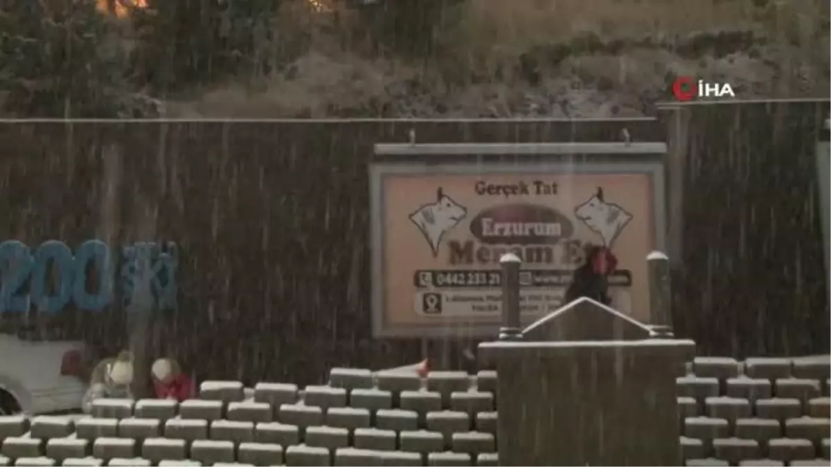 Erzurum beyaza büründü, vatandaşlar karın tadını çıkarttı