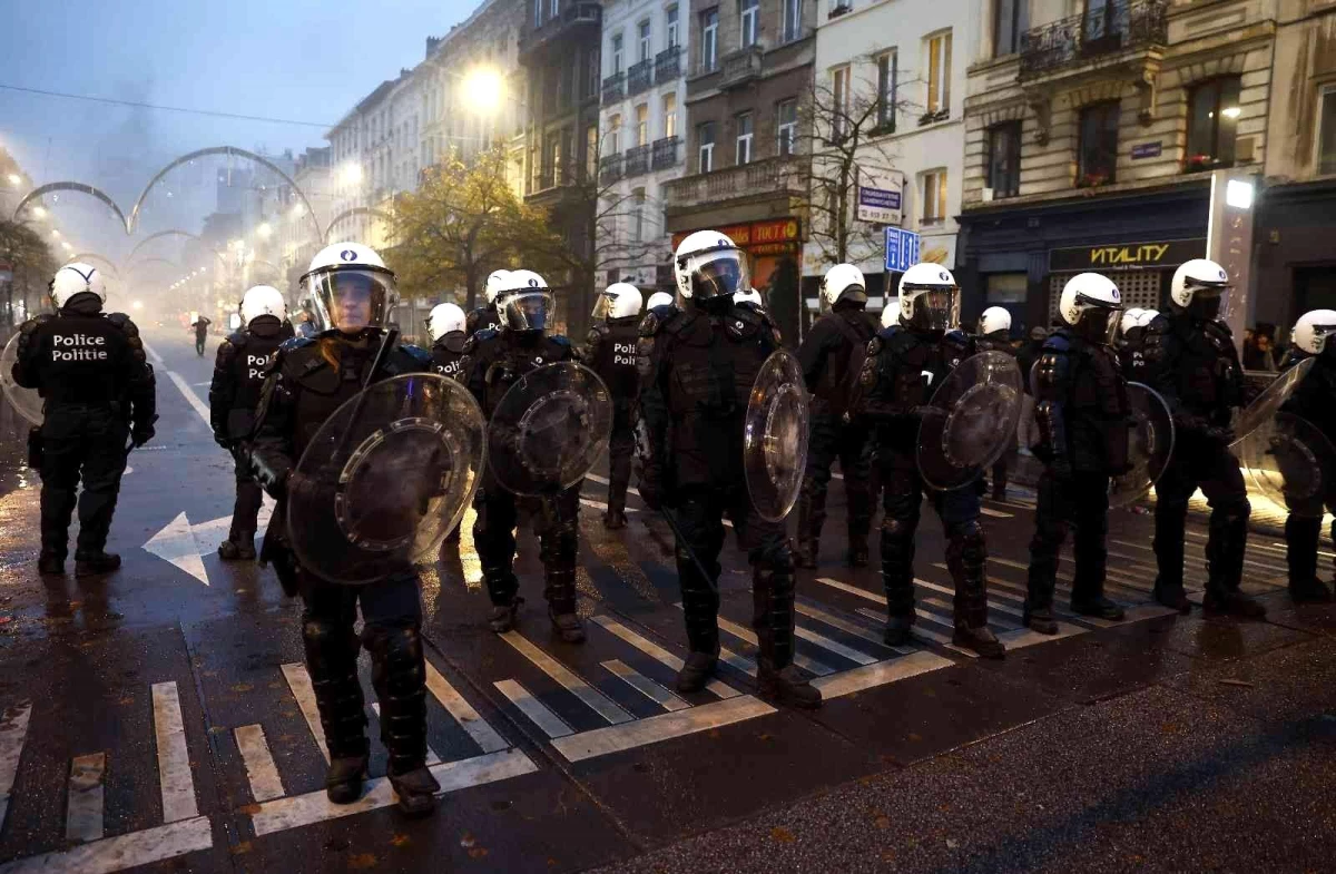 Fas galibiyeti sonrası Belçika sokakları karıştı