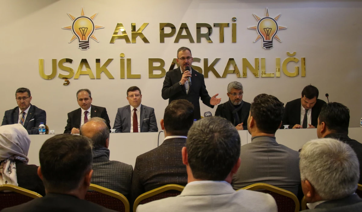 Gençlik ve Spor Bakanı Kasapoğlu, Uşak\'ta partililerle bir araya geldi
