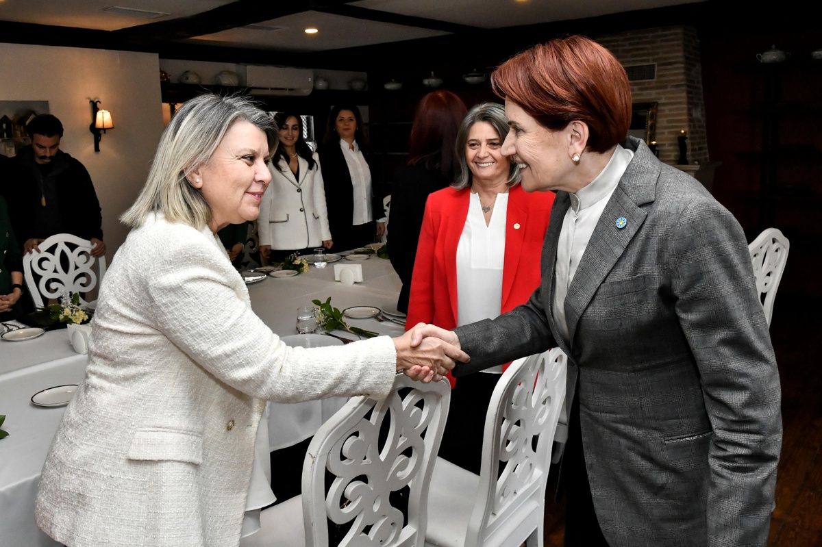İYİ Parti Genel Başkanı Akşener, kadın baro başkanlarıyla görüştü