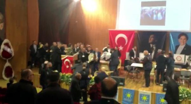 İYİ Parti kongresinde kavga 1 yaralı İYİ Parti kongresinde kavga 1 yaralı