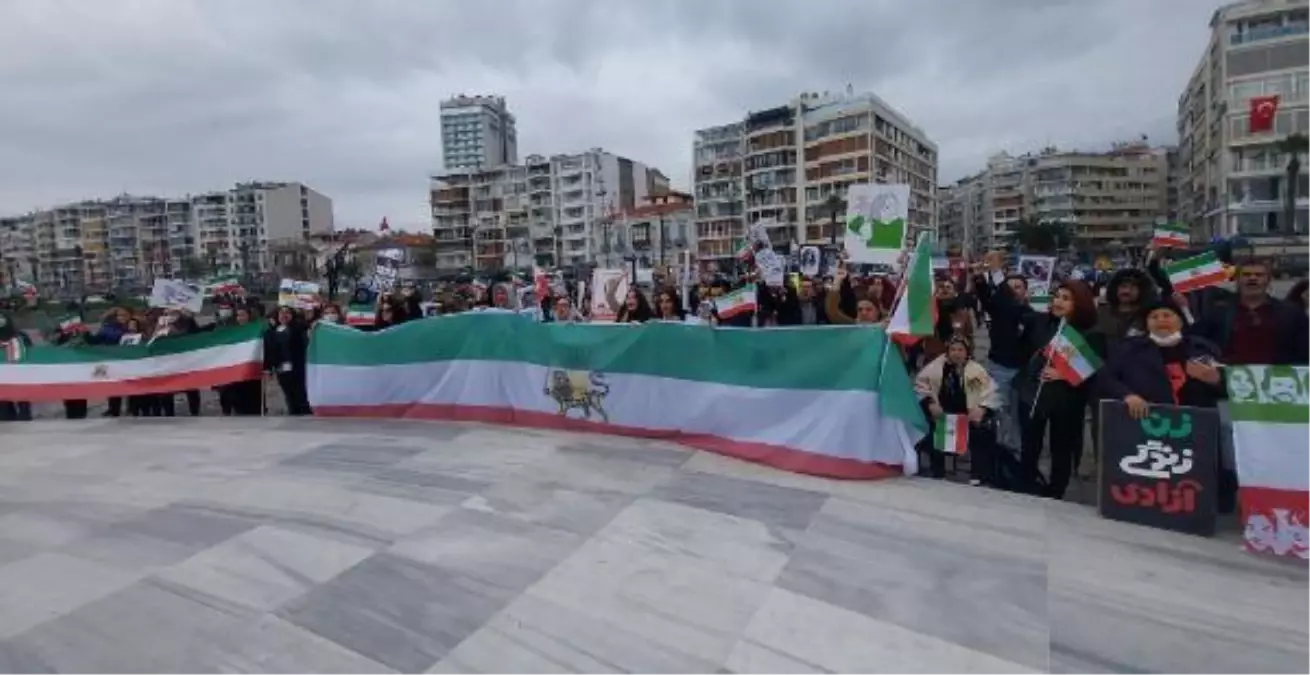 İZMİR\'DE YAŞAYAN İRANLILARDAN, ÜLKELERİNDEKİ PROTESTOLARA DESTEK