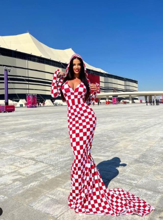 Katar'da hayatının şokunu yaşadı! Ünlü model, Dünya Kupası'nda giydiği kıyafet yüzünden hapse girebilir