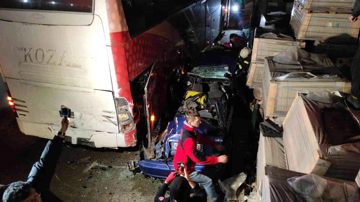 Sürücülerin seyir halindeki tartışmaları kazayla sonuçlandı: 5 yaralı
