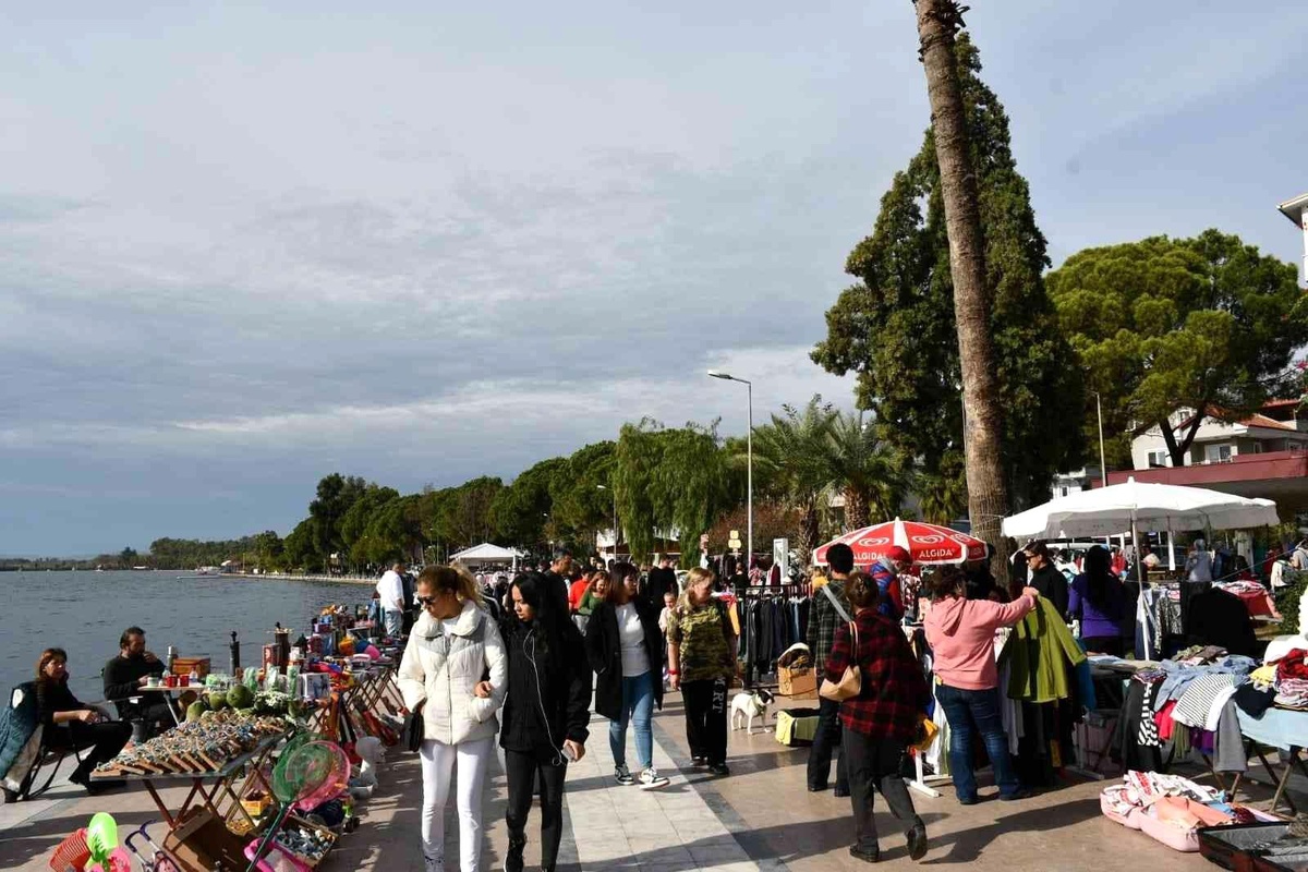Köyceğiz\'de Kasım ayı ikinci el pazarı kuruldu