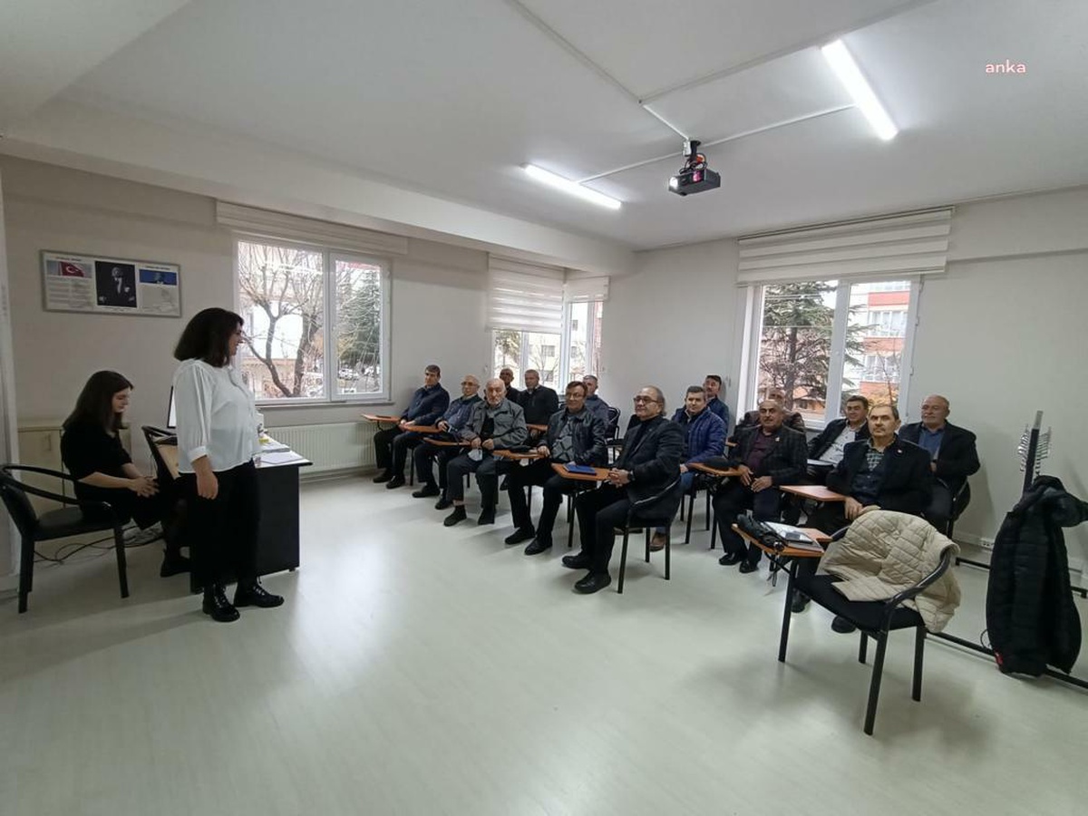 Odunpazarı\'nda Erkek Muhtarlara \'Kadına Yönelik Şiddet\' Eğitimi