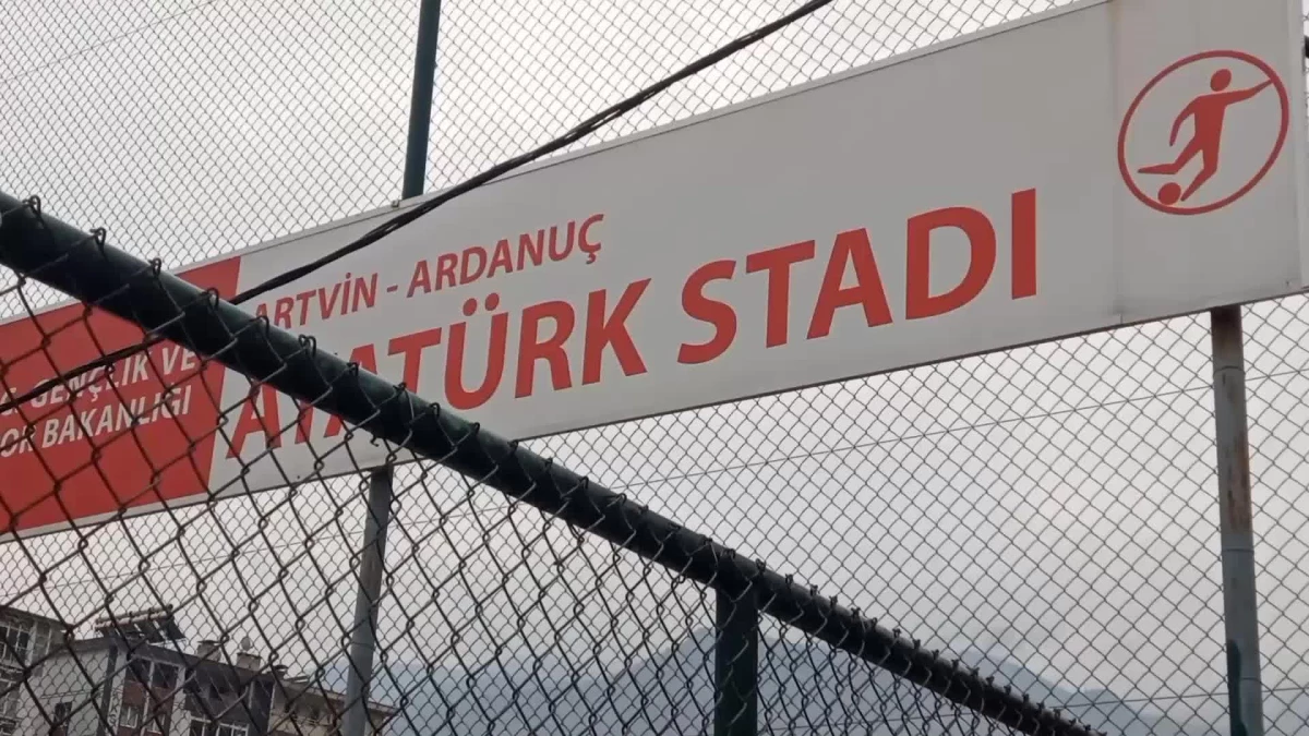 Şavşat Gençlik Spor Kulübü, İlçede Futbol Sahası Olmadığı İçin Maçlarını 75 Kilometre Uzaklıktaki Ardanuç\'ta Oynayacak