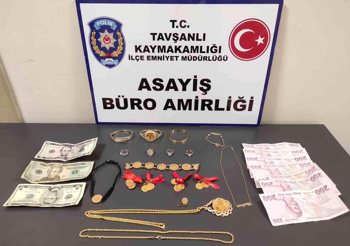 Tavşanlı\'da evden ziynet eşyası çalan 3 şüpheli yakalandı