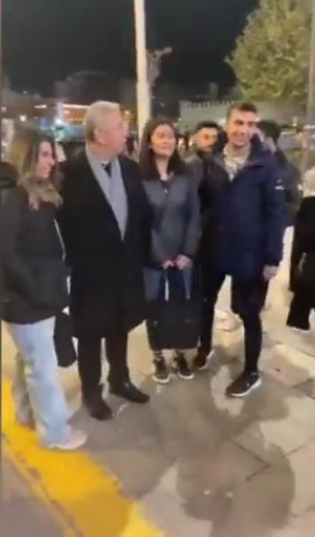 Utandıklarını görünce yanları gitti! Mansur Yavaş'ın genç kızlara sorduğu tek soru havalara uçurdu Utandıklarını görünce yanları gitti! Mansur Yavaş'ın genç kızlara sorduğu tek soru havalara uçurdu