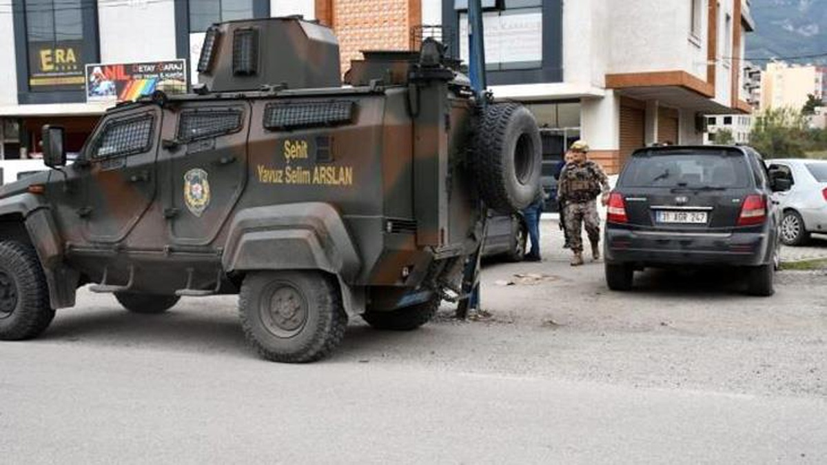 Barışmak için çağırdığı yengesini öldürüp akrabalarını rehin aldı