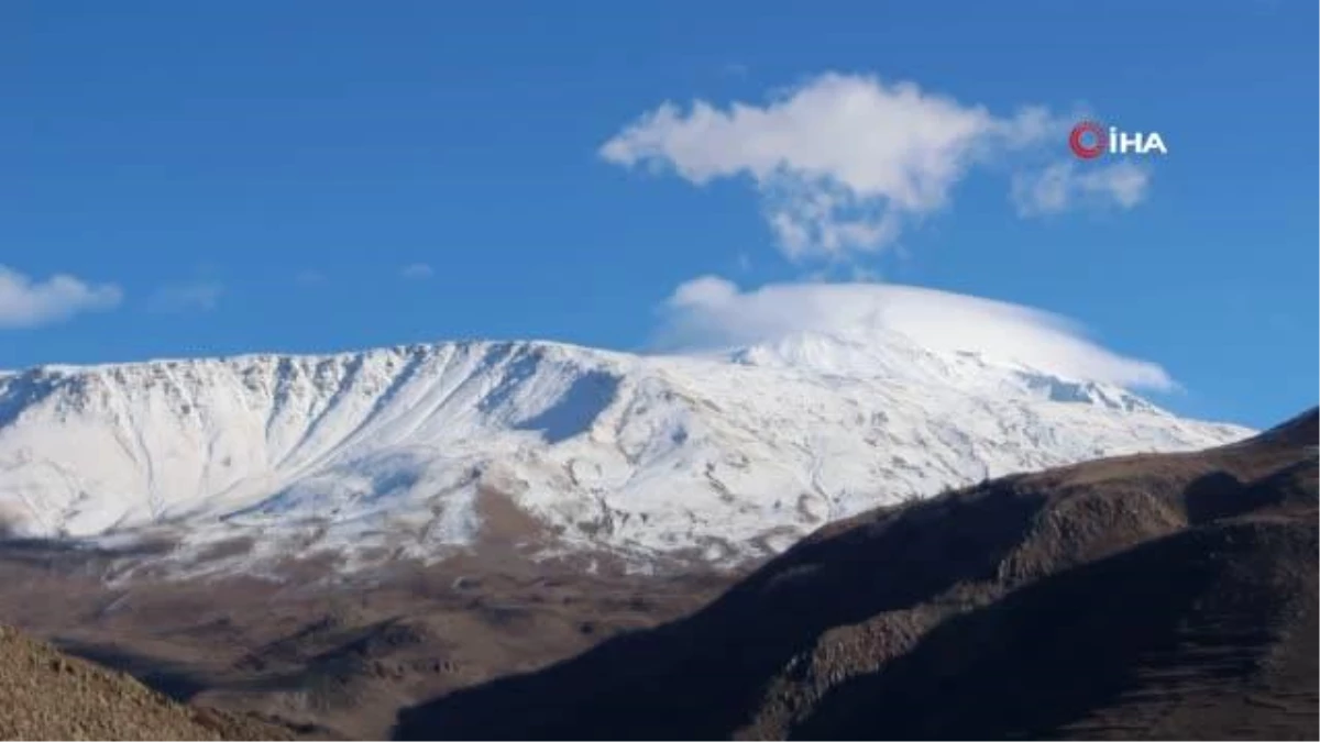 Ağrı Dağı, kar yağışı ile birlikte yeniden beyaza büründü