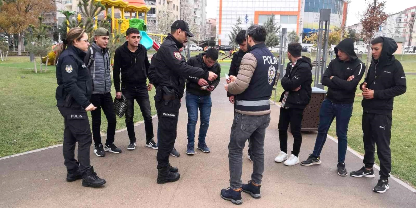 Aksaray\'da 52 ekipten oluşan 224 polisle \'Huzur 68\' uygulaması