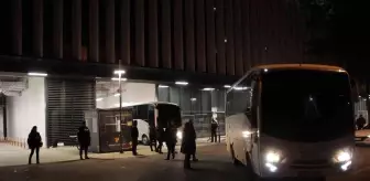 Altay kafilesi, stattan polis otobüsüyle ayrıldı