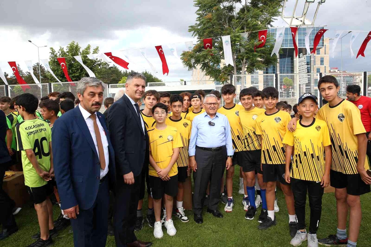 Başkan Büyükkılıç\'ın amatör spor kulüplerine desteği sürüyor