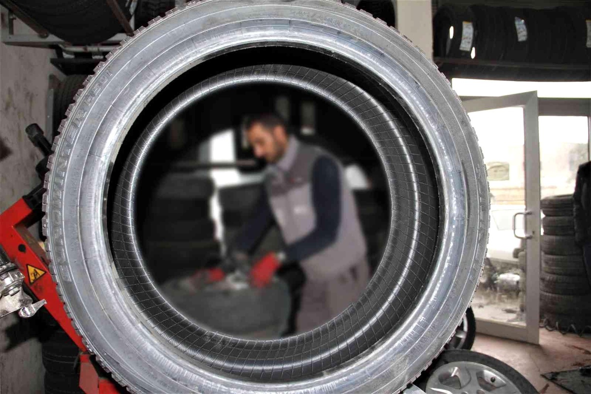 Bayburt\'ta lastikçilerden \'kar yağmadan kış lastiği taktırın\' çağrısı