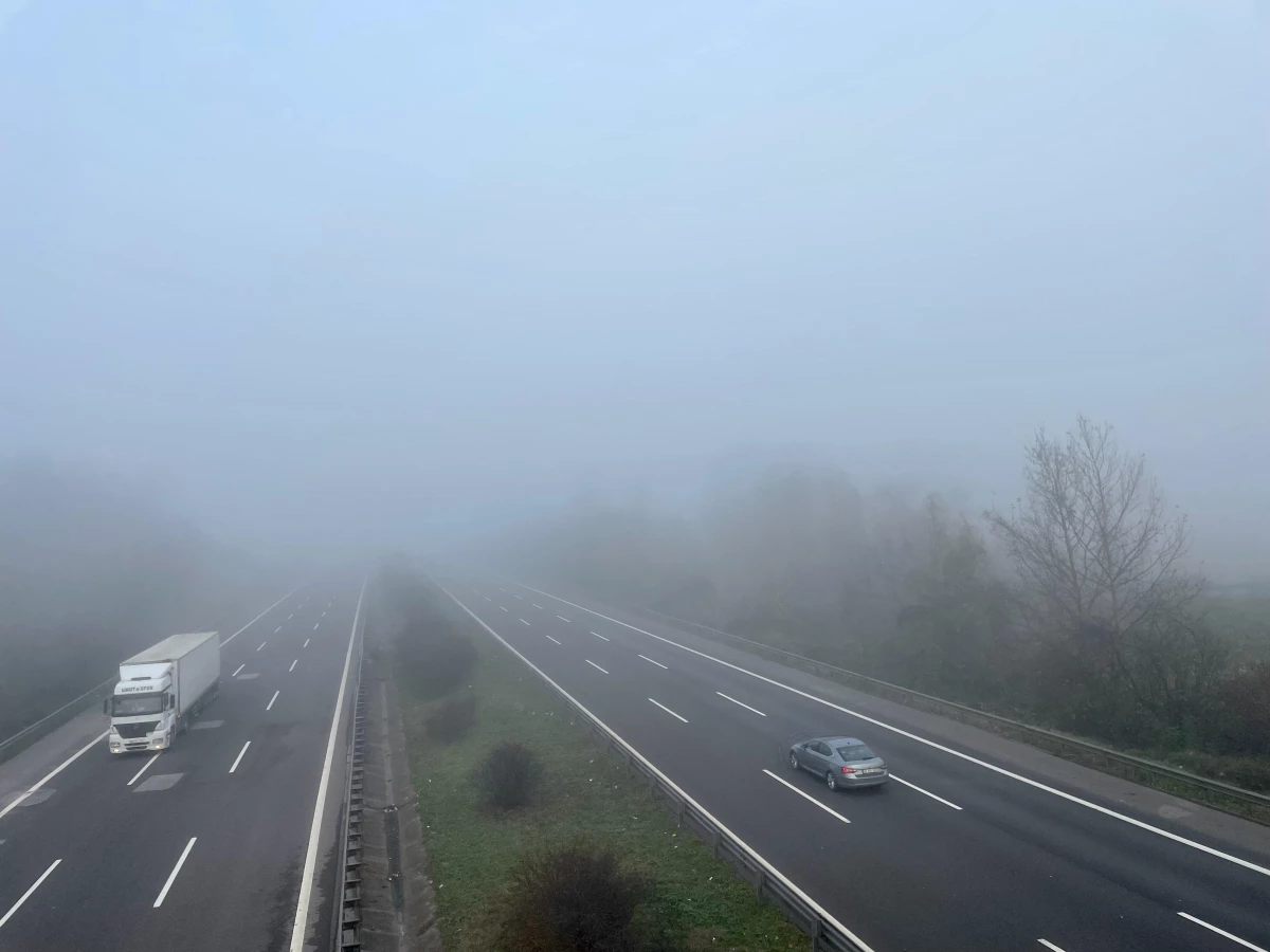 BOLU/DÜZCE - Bolu Dağı\'nda sis nedeniyle görüş mesafesi azaldı