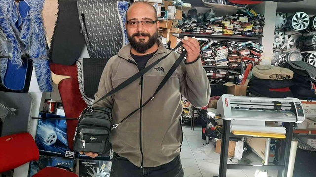 Çantasını iş yerinde unuttu, film sahnelerini akla getiren görüntü ortaya çıktı Çantasını iş yerinde unuttu, film sahnelerini akla getiren görüntü ortaya çıktı