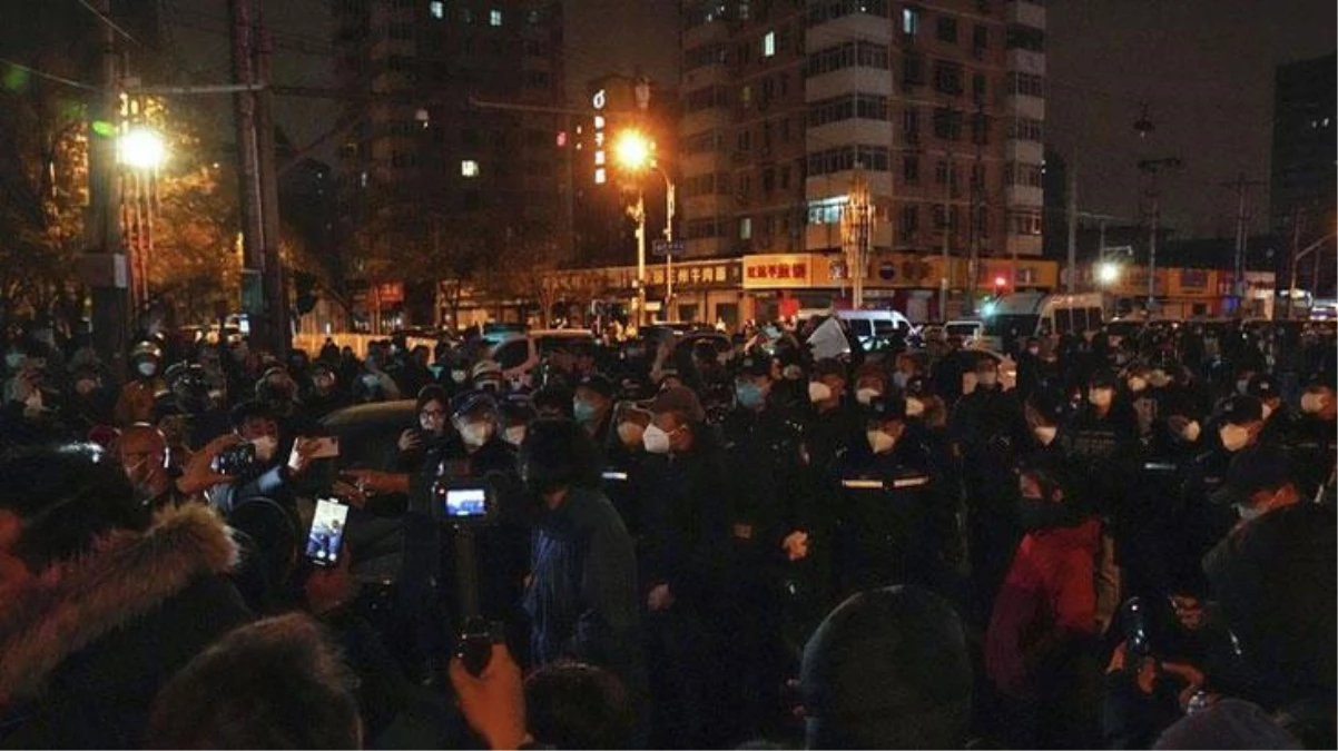 Çin\'de Kovid-19 tedbirleri tekrar gündeme geldi! Ülke genelinde protestolar başladı