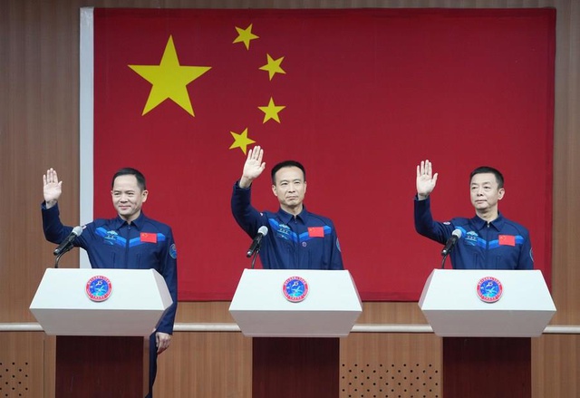 Çin'in Shenzhou-15 Misyonunun Taykonotları Basınla Buluştu