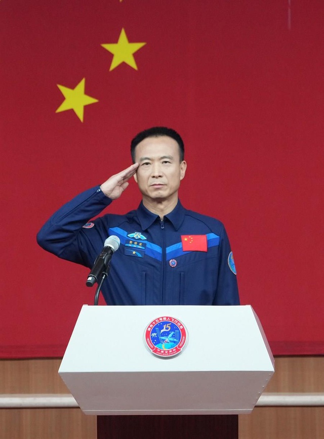 Çin'in Shenzhou-15 Misyonunun Taykonotları Basınla Buluştu